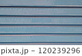 クローズアップした水色のシャッターの表面 120239296