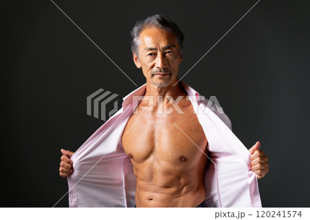 シニア　男性　筋肉美 120241574