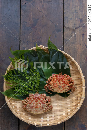 ザルに盛られたトゲクリガニ 120244337