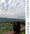 Photo cup of coffee breakfast on the background of mountains 120244734