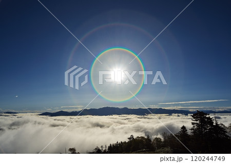 秋のキャンプONTAKE 雲の上エリアから朝日を臨む 120244749