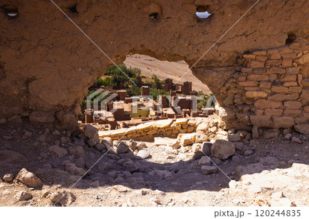 Ait Benhaddou is a historic ksar along the former caravan route between the Sahara and Marrakesh in Morocco 120244835