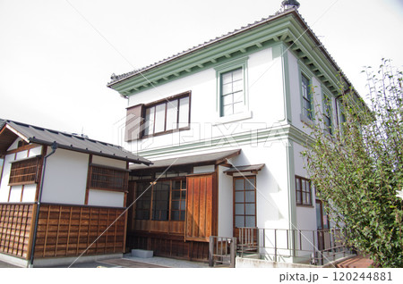 擬洋風建築物 群馬県沼田市「旧沼田貯蓄銀行」外観裏口 擬洋風建築物 群馬県沼田市「旧沼田貯蓄銀行」外観裏口 120244881