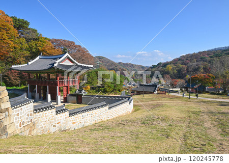 秋の南漢山城行宮【韓国/京畿道】 秋の南漢山城行宮【韓国/京畿道】 120245778