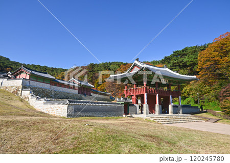 秋の南漢山城行宮・漢南楼【韓国/京畿道】 120245780