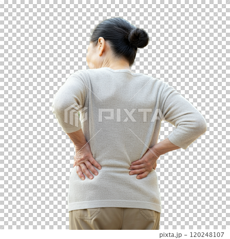 腰痛に苦しむ高齢の女性 120248107