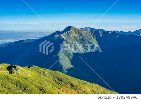悪沢岳の丸山から見る塩見岳　南アルプス　悪沢岳と荒川岳登山 120249946