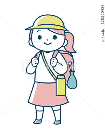 ランドセルを背負って登校する女の子 120250488