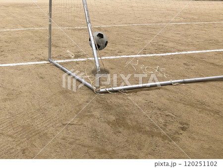 サッカーゴールとボール 120251102