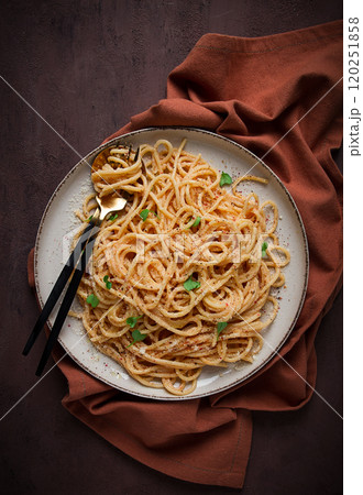 spaghetti carbonara, in creamy garlic sauce, pasta in white sauce, homemade, no people, 120251858