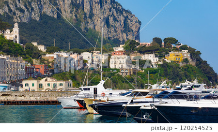 Morning view of Marina Grande on Capri island, Italy 120254525