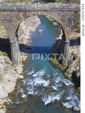 鳥居橋(宇佐市院内・縦構図) 鳥居橋(宇佐市院内・縦構図) 120257443