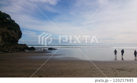 Beachcombers on Piha Beach in Auckland New Zealand Photo 120257695