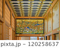 絢爛豪華な入側の彫刻欄間 120258637