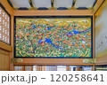 絢爛豪華な入側の彫刻欄間 120258641