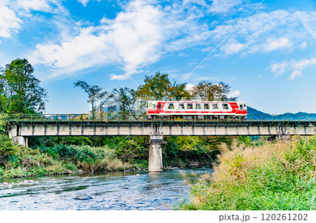 秋田内陸縦貫鉄道　桧木内川を渡る列車（羽後長戸呂－八津） 120261202