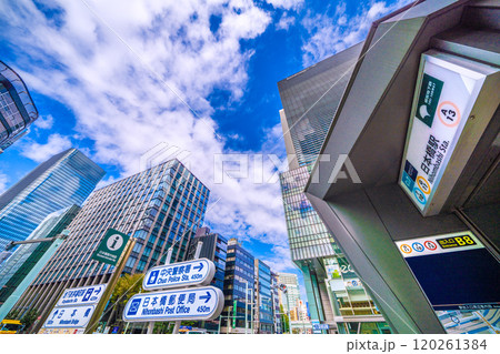 日本の東京都市景観 11月。「日本橋」交差点前の日本橋駅(出入口B8)やコレド日本橋などを望む=9日 日本の東京都市景観 11月。「日本橋」交差点前の日本橋駅(出入口B8)やコレド日本橋などを望む=9日 120261384