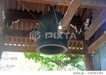 大阪福島了徳院境内の釣鐘-1 大阪福島了徳院境内の釣鐘-1 120261385