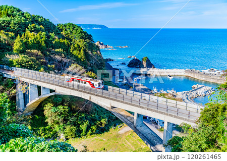 三陸鉄道 太平洋をバックに大沢橋梁を渡る列車 三陸鉄道 太平洋をバックに大沢橋梁を渡る列車 120261465