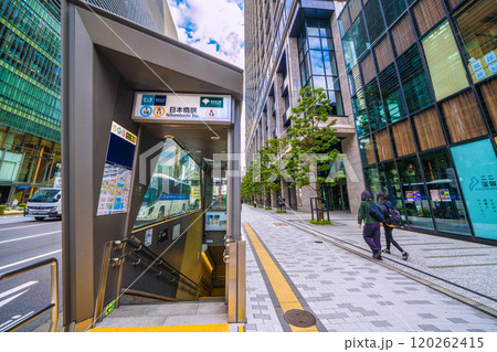 日本の東京都市景観 11月。「日本橋」交差点前の日本橋駅(出入口B8)やコレド日本橋などを望む=9日 日本の東京都市景観 11月。「日本橋」交差点前の日本橋駅(出入口B8)やコレド日本橋などを望む=9日 120262415