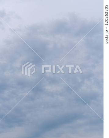 深まる秋の曇り空23 120262505