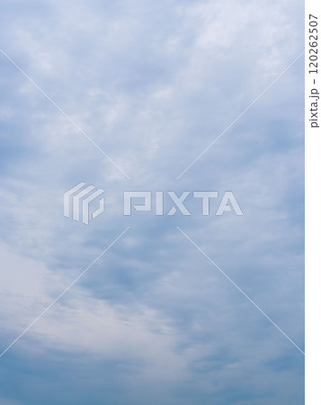 深まる秋の曇り空19 120262507