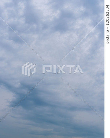 深まる秋の曇り空08 120262534
