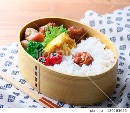 手作りのお弁当 （ 曲げわっぱ ） 120263626