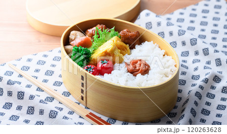 手作りのお弁当 （ 曲げわっぱ ） 120263628
