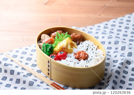 手作りのお弁当 （ 曲げわっぱ ） 120263636