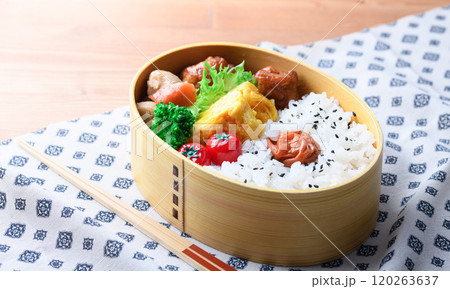 手作りのお弁当 （ 曲げわっぱ ） 120263637