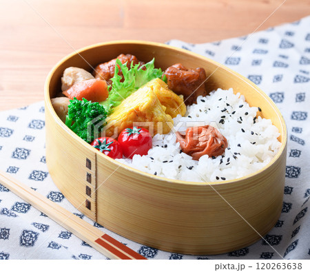 手作りのお弁当 （ 曲げわっぱ ） 120263638