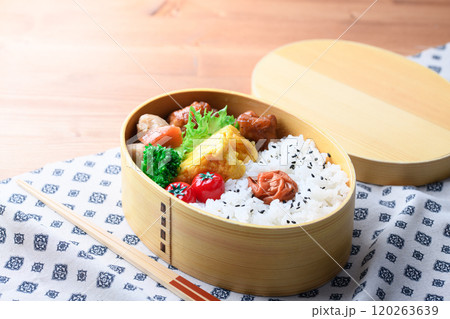 手作りのお弁当 （ 曲げわっぱ ） 120263639