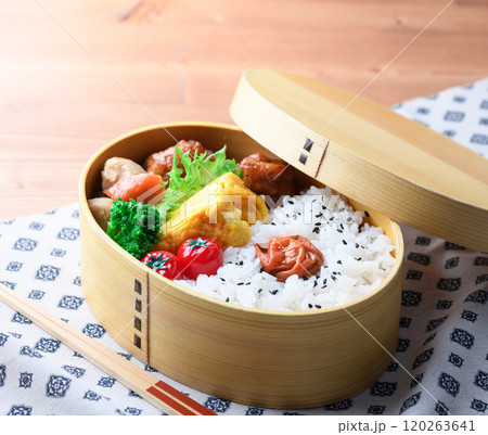 手作りのお弁当 （ 曲げわっぱ ） 120263641