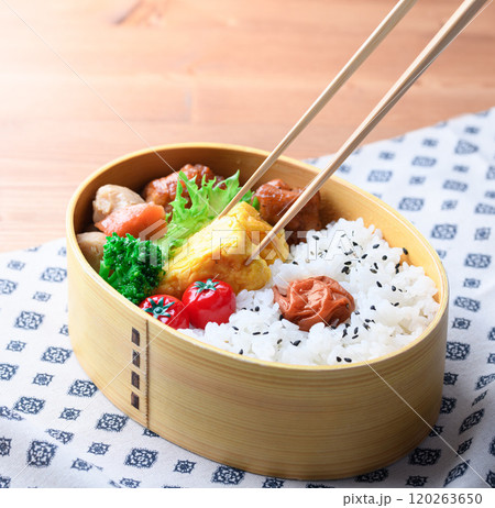 手作りのお弁当 ( 曲げわっぱ ) 手作りのお弁当 ( 曲げわっぱ ) 120263650
