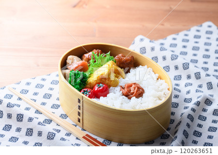 手作りのお弁当 ( 曲げわっぱ ) 手作りのお弁当 ( 曲げわっぱ ) 120263651