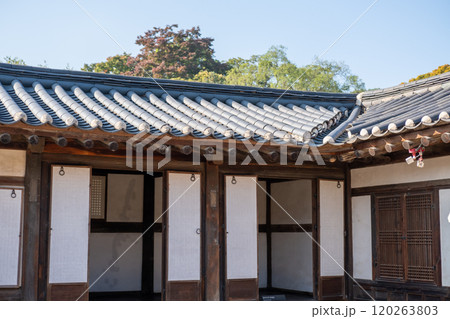 Korean traditional building in Changdeokgung palace. It is one of the Five Grand Palaces built by the kings of the Joseon dynasty. with beautiful autumn foliage. 120263803