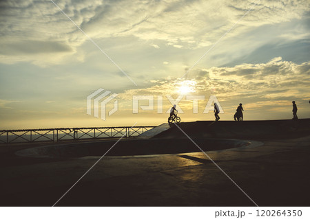 Skateboarding Silhouette Extreme Skatepark Images Orange Sunlight Youth Culture Enjoy Sports Vacation Skateboard Skateboarding Silhouette Extreme Skatepark Images Orange Sunlight Youth Culture Enjoy Sports Vacation Skateboard 120264350