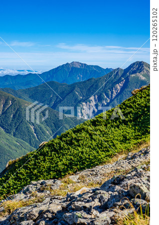 荒川小屋への分岐点から見る仙丈ケ岳 南アルプス 悪沢岳と荒川岳登山 荒川小屋への分岐点から見る仙丈ケ岳 南アルプス 悪沢岳と荒川岳登山 120265102
