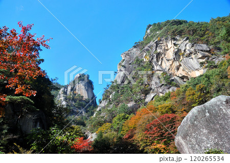 【山の風景】山梨県・昇仙峡・紅葉 【山の風景】山梨県・昇仙峡・紅葉 120265534