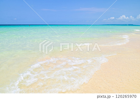 宮古島にある与那覇前浜ビーチのとても美しい風景 宮古島にある与那覇前浜ビーチのとても美しい風景 120265970