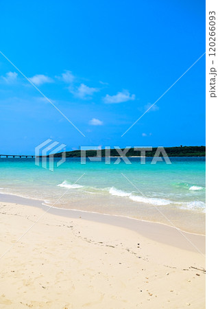 宮古島にある与那覇前浜ビーチのとても美しい風景 120266093