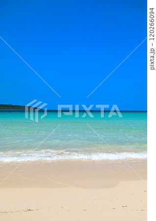 宮古島にある与那覇前浜ビーチのとても美しい風景 120266094