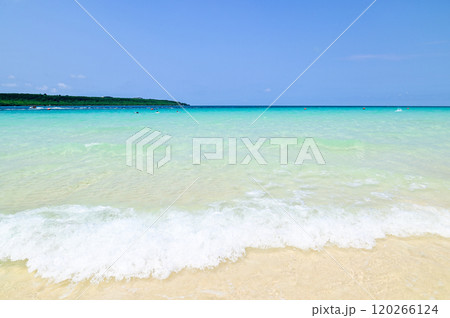宮古島にある与那覇前浜ビーチのとても美しい風景 120266124