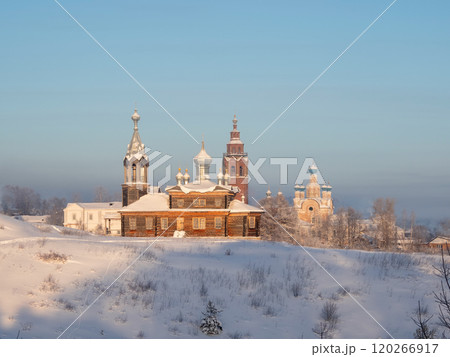 Frosty sunny afternoon over an ancient wooden temple. 120266917