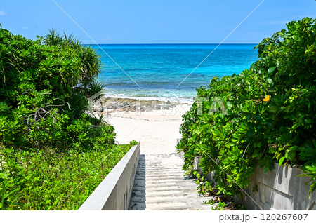 来間島にある長間浜のとても美しい白浜ビーチ 120267607