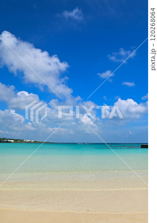 伊良部島のとても美しいビーチのある渡口の浜 120268064