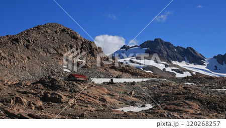 Sealy Range and Mueller Hut, New Zealand. 120268257