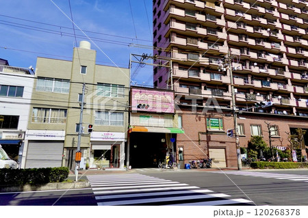 昭和町中通 文の里商店街のアーケード南端の松虫通のアーケードの風景 大阪市阿倍野区 昭和町中通 文の里商店街のアーケード南端の松虫通のアーケードの風景 大阪市阿倍野区 120268378