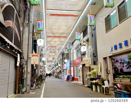 昭和町中通 文の里商店街のアーケードの風景 大阪市阿倍野区 昭和町中通 文の里商店街のアーケードの風景 大阪市阿倍野区 120268389